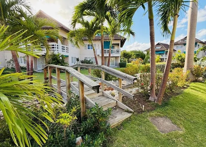 Lagoon Escape Your Tropical Getaway Appartement