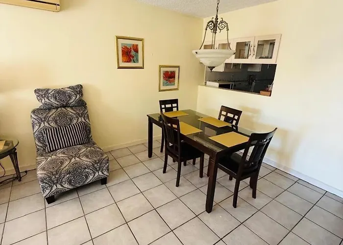 Lagoon Escape Your Tropical Getaway Appartement *