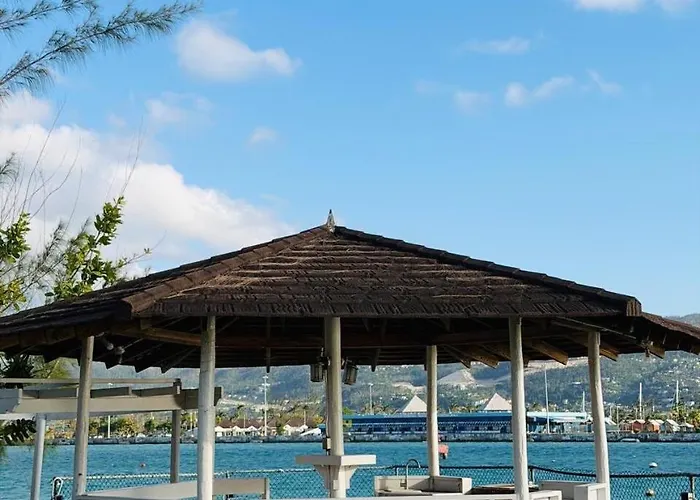 Lagoon Escape Your Tropical Getaway Appartement *