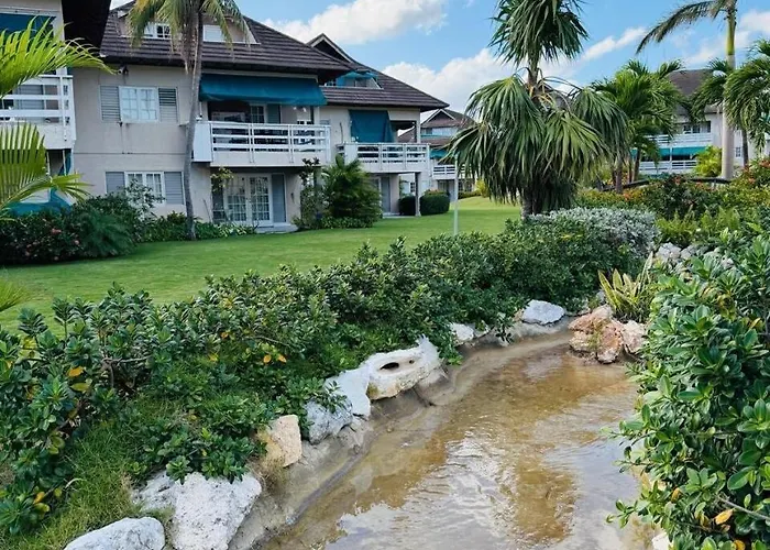Lagoon Escape Your Tropical Getaway Appartement Montego Bay