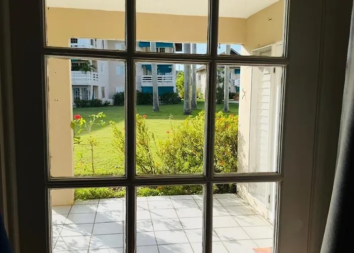 Lagoon Escape Your Tropical Getaway * Montego Bay